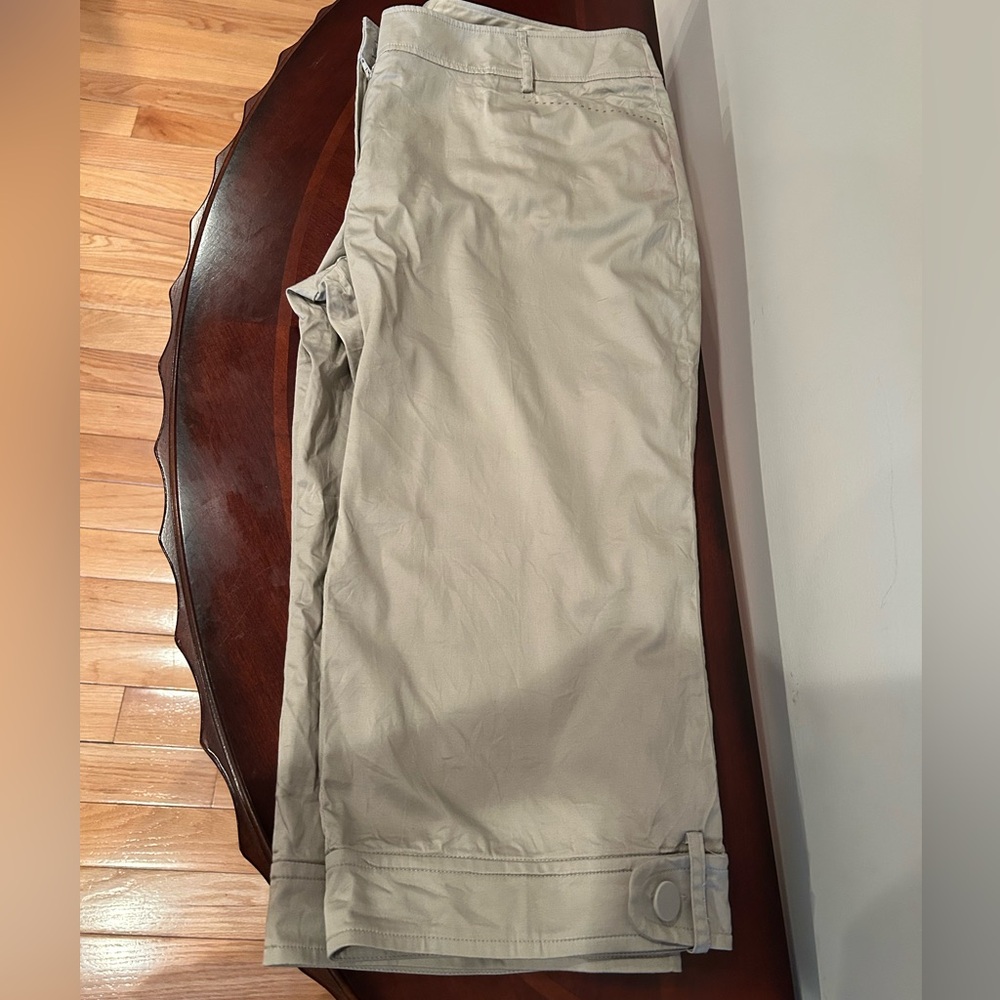 NWOT Glensport Tan Capris